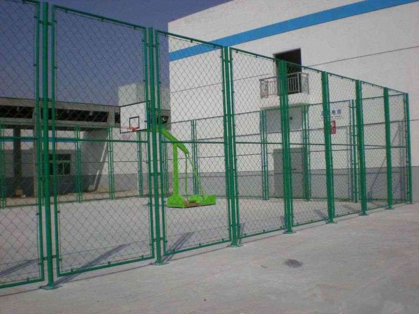 體育場圍欄 