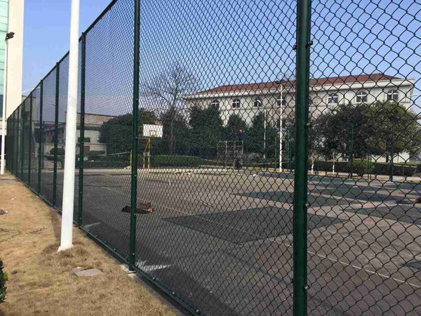 體育場圍欄 